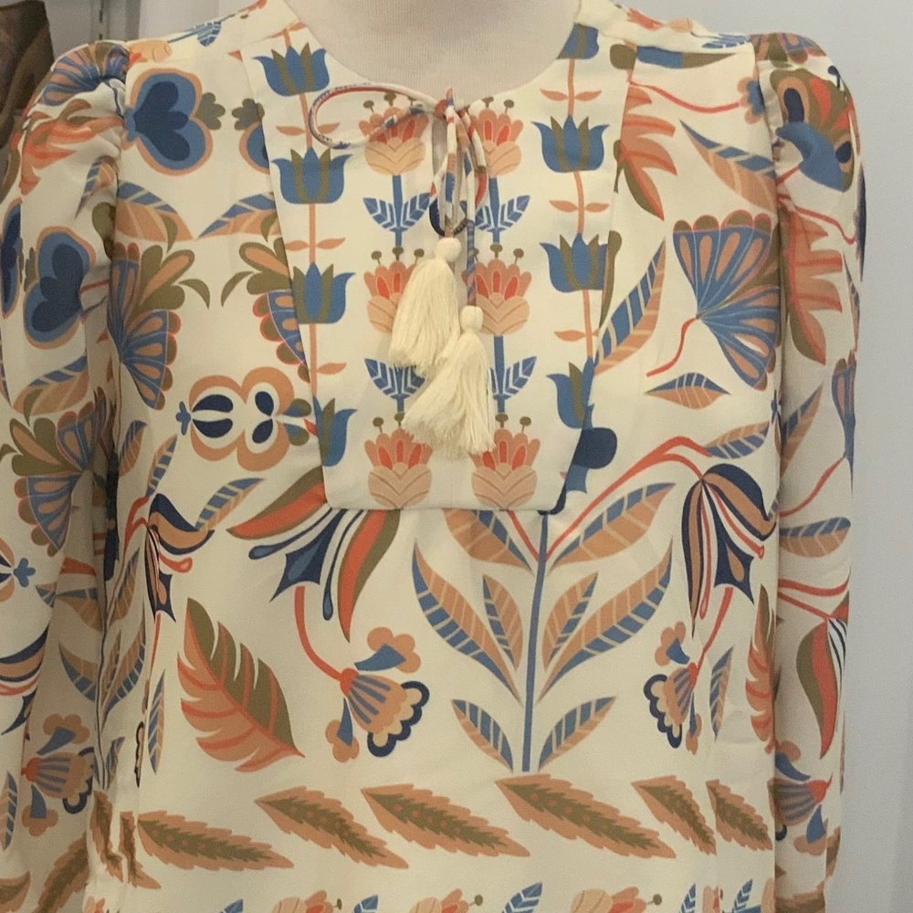 Sail to Sable Style F2515 Long Sleeve Blouse, Tan/Ivory  Floral,  small, medium